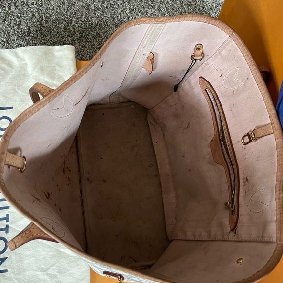 LV Neverfull Rose Tote - Picture 3 of 5